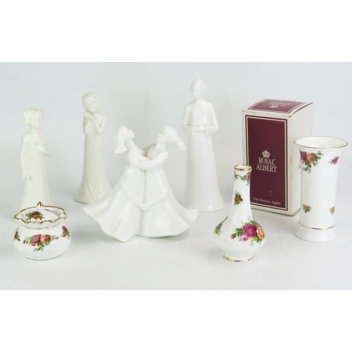 1020 - A Doulton figure group HN4077 Kindred Spirits, two Royal Worcester figures 'You're a Star' and 'Swee... 