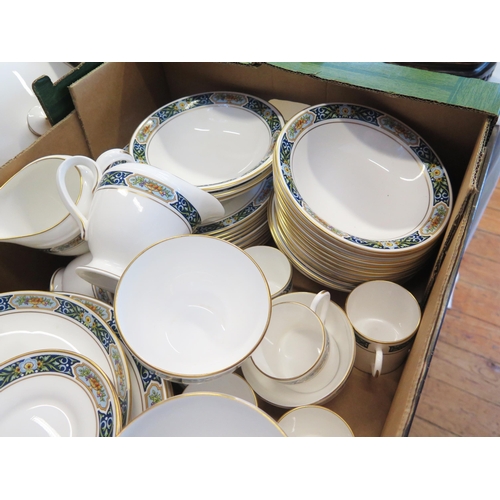 1031 - An extensive Royal Worcester part dinner, tea and coffee service with 