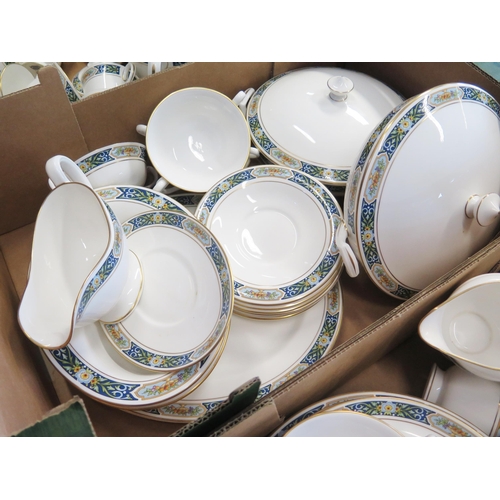 1031 - An extensive Royal Worcester part dinner, tea and coffee service with 