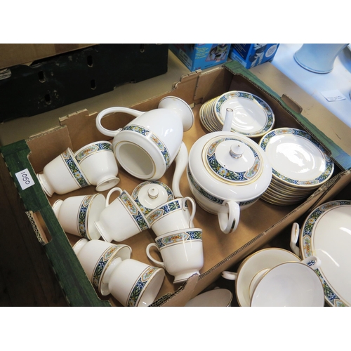 1031 - An extensive Royal Worcester part dinner, tea and coffee service with 