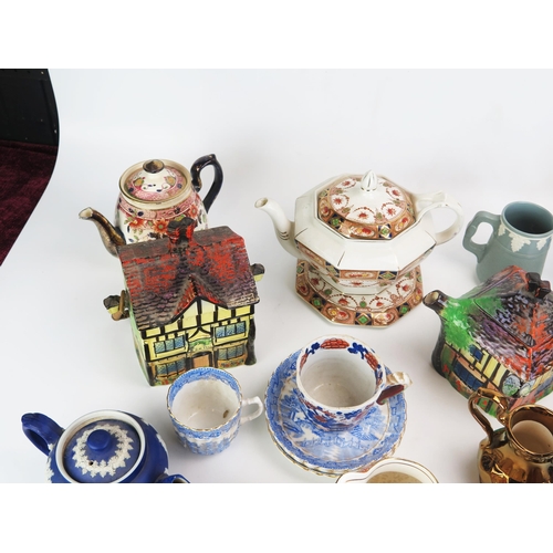 1033 - A collection of assorted ceramic tea wares including 