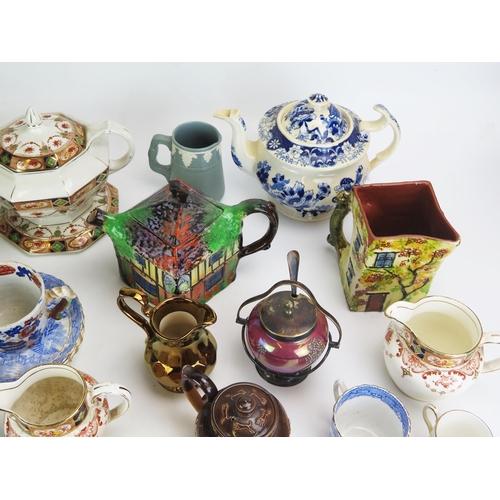 1033 - A collection of assorted ceramic tea wares including 