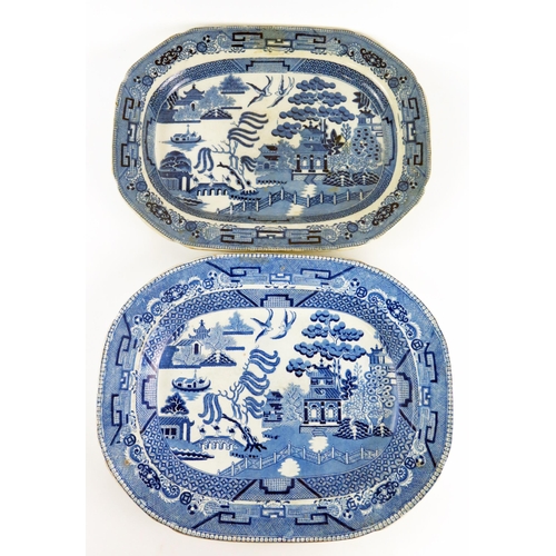 1052 - A 19th century Staffordshire pottery meat dish with blue and white Willow pattern transfer print dec... 