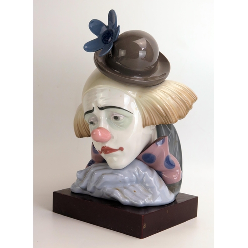 1099 - A Lladro bust, 'Pensive Clown', model 5130, printed mark, height 27cm. (chipped bowler hat