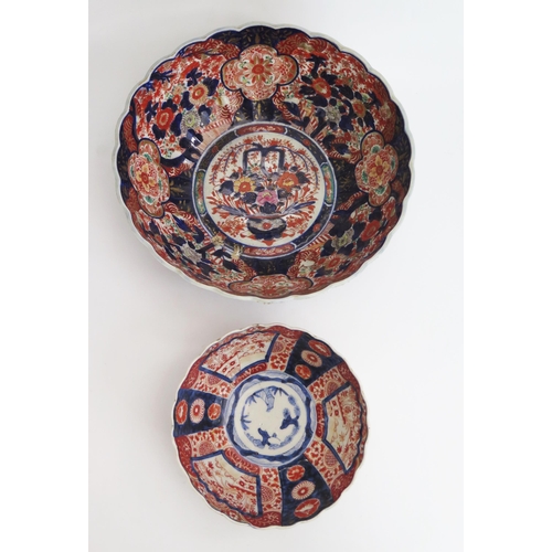 1139 - A large Chinese Imari porcelain bowl of circular lobed form with traditional decoration, 31cm diamet... 