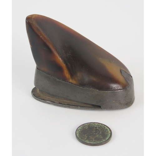 1226 - A deer slot and pewter mounted snuff mull, 9cm long, a George III farthing, 1806.