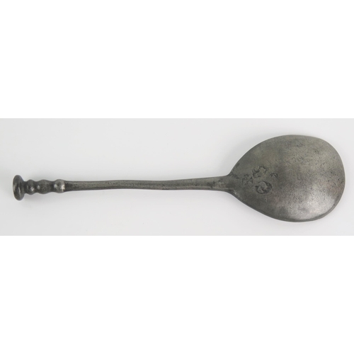 1235 - An 18th century pewter seal top spoon, with pear-shaped bowl and slender stem, bears worn touch mark... 