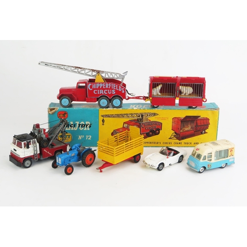 1325 - Corgi Group to include GS12 Chipperfield's Circus Crane Truck and Cage Gift Set with 2 Polar Bears -... 