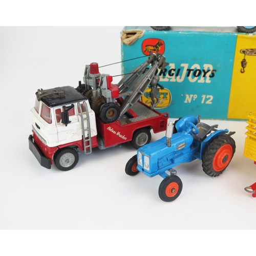 1325 - Corgi Group to include GS12 Chipperfield's Circus Crane Truck and Cage Gift Set with 2 Polar Bears -... 