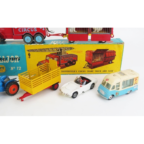 1325 - Corgi Group to include GS12 Chipperfield's Circus Crane Truck and Cage Gift Set with 2 Polar Bears -... 