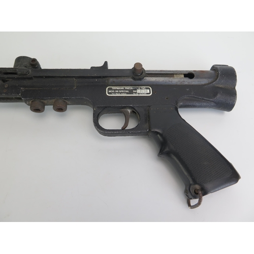 1370 - A Tippmann Pneumatics paintball pistol, 57cm long.