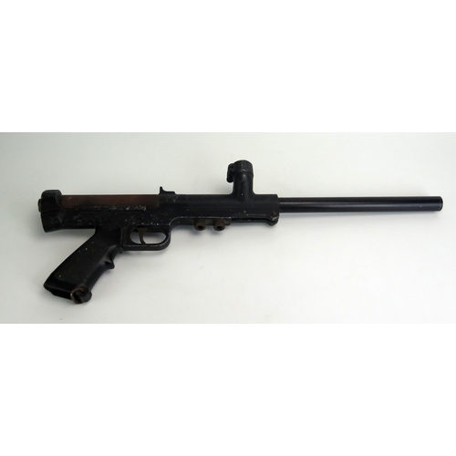 1370 - A Tippmann Pneumatics paintball pistol, 57cm long.