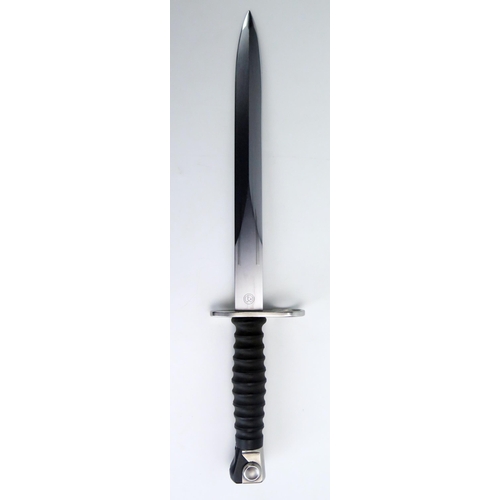 1378 - A Swiss Army bayonet, with 24cm double-edged blade, ribbed grip contained in a metal sheath with lea... 