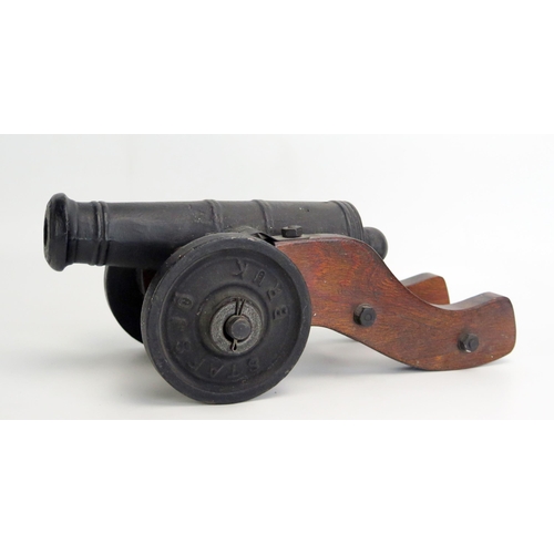 1379 - A cast iron and wood model of a cannon, with 22cm barrel, on a wood carriage with cast iron wheels o... 