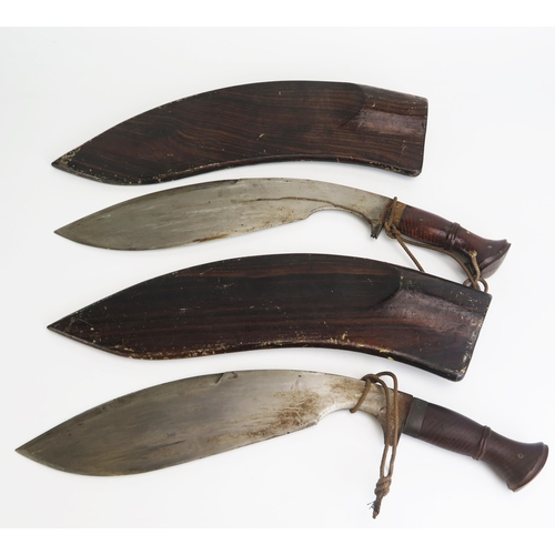 1380 - A Malayan kukri of traditional deign, with 34cm curved blade, with brass mounted wood handle contain... 