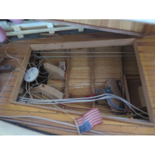 1390B - A model of a twin masted Bostonian fishing boat, 