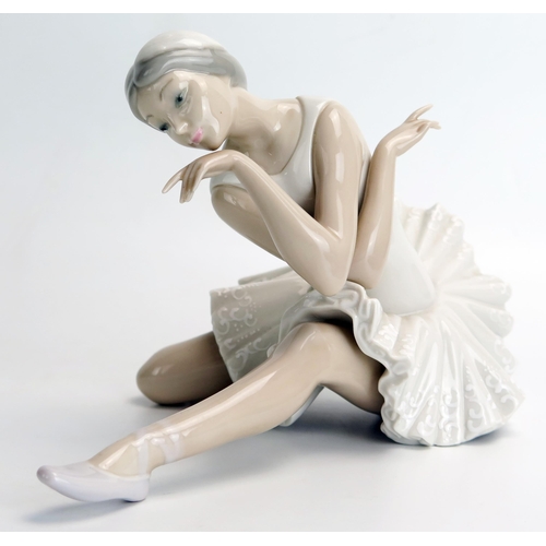 1490 - A Lladro figure of a ballerina, 24cm long.