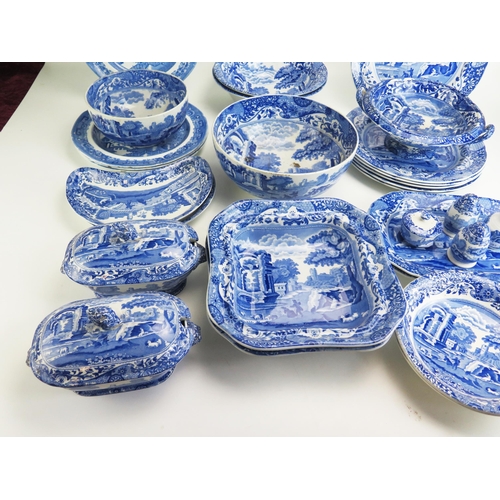 1554 - A collection of assorted Spode blue and white ' Italian' pattern dinner wares, includes dinner plate... 