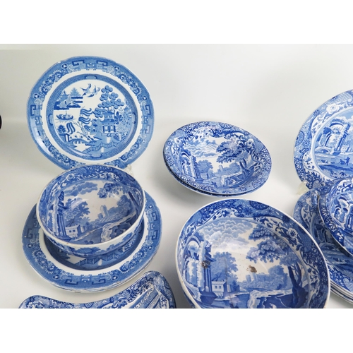 1554 - A collection of assorted Spode blue and white ' Italian' pattern dinner wares, includes dinner plate... 