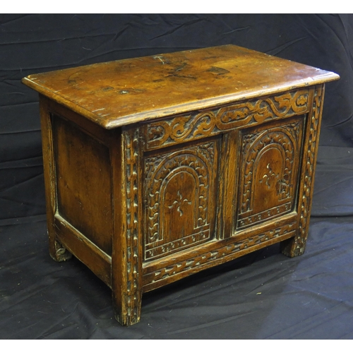 1640 - An antique oak small coffer, with rectangular top, the twin panelled front with lunette carved decor... 