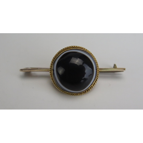 235 - A 9ct Gold Banded Agate Brooch, stamped 9CT, 38mm, 4.63g