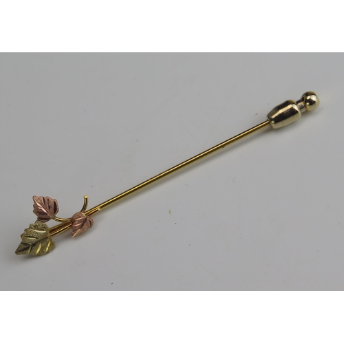 246 - A 10K Yellow and Rose Gold Leaf Pin, 1.67g