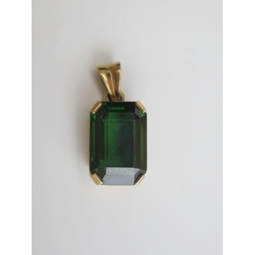 260 - A 14ct Gold and Green Tourmaline Pendant, 15.5x10.5mm, 23mm drop, 4.72g