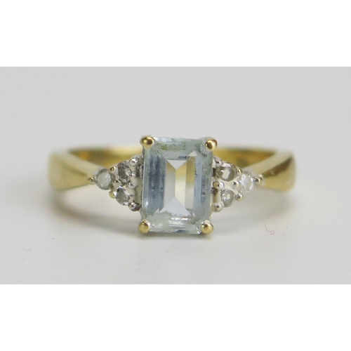 333 - An 18ct Gold, Aqua Marine and Diamond Ring, engraved marks, size M, 3.87g