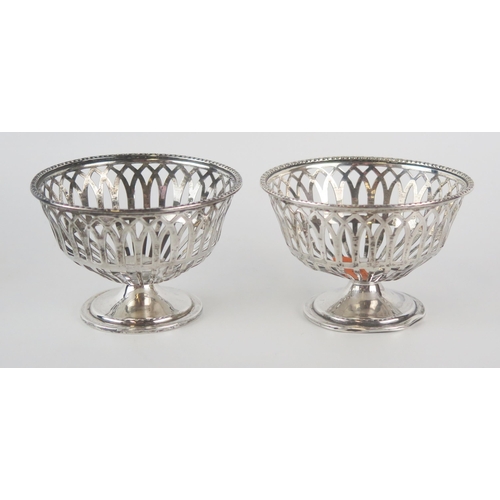 699 - A pair of George VI silver bon bon dishes, maker Adie Brothers, Birmingham, 1946, of circular outlin... 