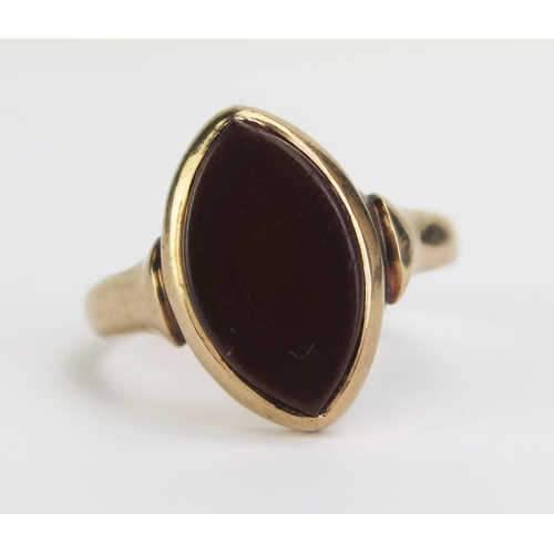 94 - An Antique 9ct Gold and Carnelian Signet Ring, Birmingham 1919, size S.25, 4.28g gross