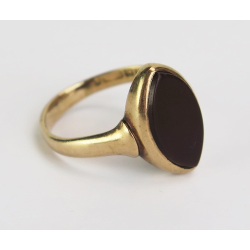 94 - An Antique 9ct Gold and Carnelian Signet Ring, Birmingham 1919, size S.25, 4.28g gross