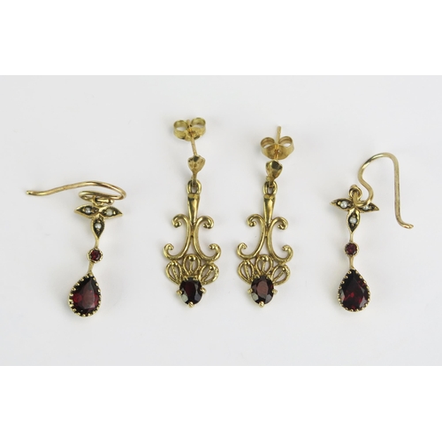 98 - Two Pairs of 9ct Gold and Garnet Earrings, one set with untested seed pearls, 4.16g gross