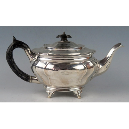 528 - An Edward VII silver teapot, maker Daniel & John Wellby, London, 1902, of oval fluted form, with sha... 