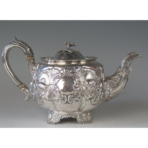 536 - A George IV silver teapot, maker Richard Pearce & George Burrows, London, 1838, of ovoid form, the s... 