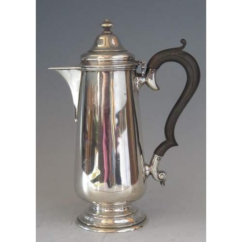 537 - A George V silver hot water jug, maker Vale Brothers & Sermon, Chester, 1910, of plain cylindrical f... 