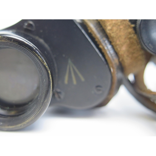 1362 - Ross, London, a pair of military issue case No 3 prismatic Binoculars, contained in stitched leather... 