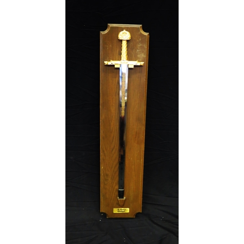 1388A - A Franklin Mint replica Sword of Charlemagne, with 80cm double edged etched blade, with 22ct plated ... 