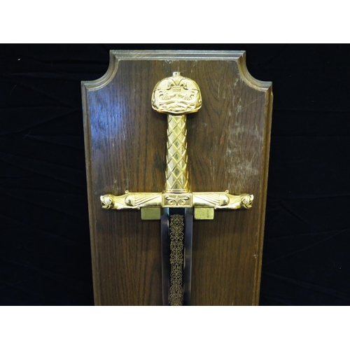 1388A - A Franklin Mint replica Sword of Charlemagne, with 80cm double edged etched blade, with 22ct plated ... 