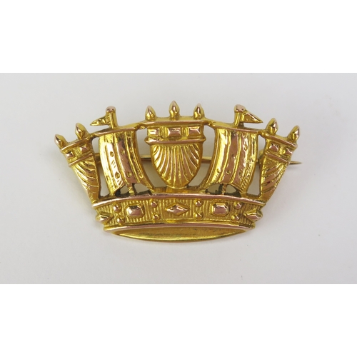 107 - A 9ct Gold Naval Crown Brooch, 32.9mm wide, Birmingham hallmark, 7.16g