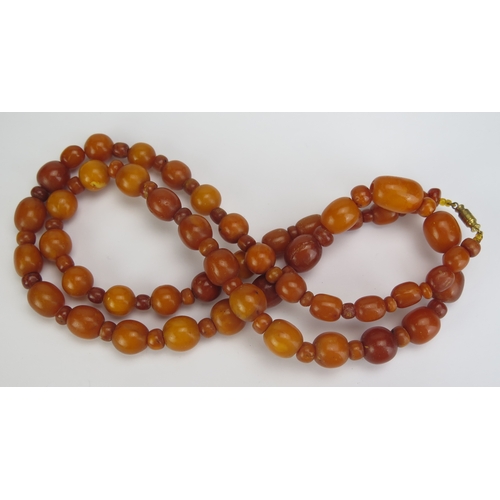 119 - A Butterscotch Amber Bead Necklace, c. 34