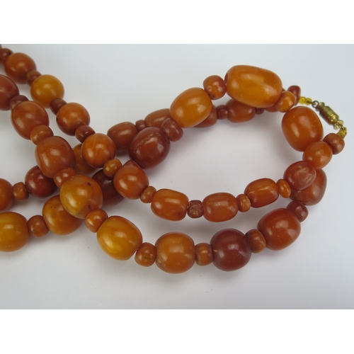 119 - A Butterscotch Amber Bead Necklace, c. 34