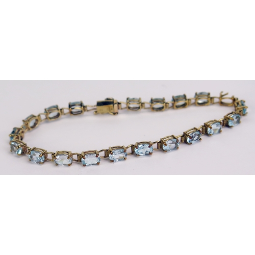 134 - A 9ct Gold and Blue Topaz or Aqua Marine Bracelet, 7.75