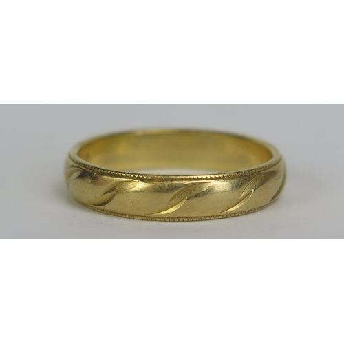 187 - An 18ct Gold Patterned Wedding Band, size N.5, Birmingham 1989, 4mm wide, 3.96g