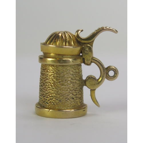 35 - A 9ct Gold Beer Tankard Charm with articulated cover, hallmarked, 5.52g