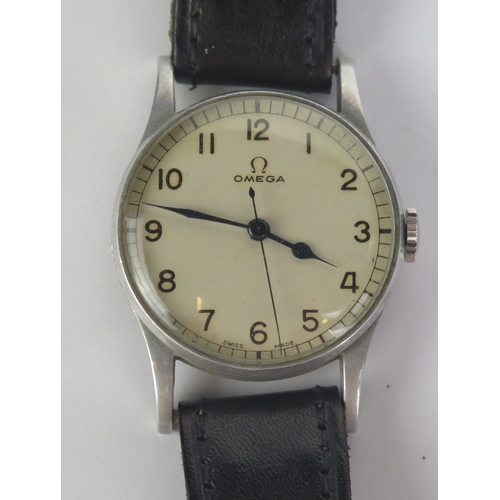 404 - A WWII OMEGA Military Wristwatch, 32.4mm case, the back marked with crow's foot and 6B/159 A31423, i... 