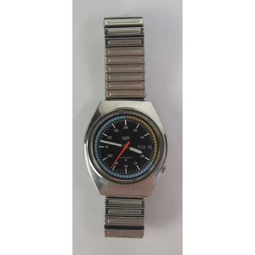 412 - A 1970's SEIKO Automatic Stainless Steel Wristwatch, 37.5mm case, back no. 055478. Running