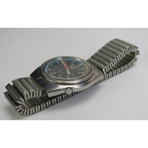 412 - A 1970's SEIKO Automatic Stainless Steel Wristwatch, 37.5mm case, back no. 055478. Running