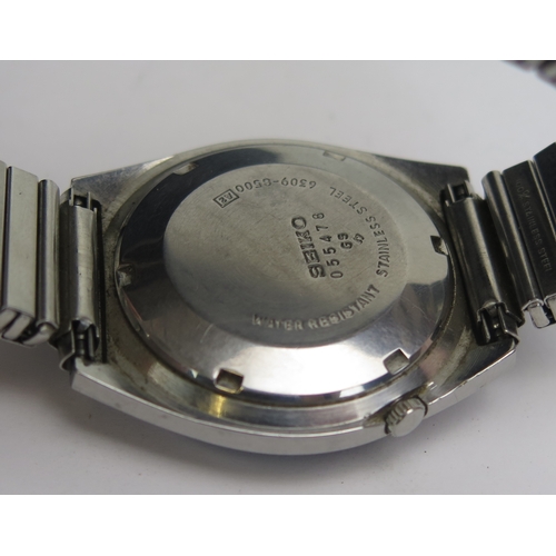 412 - A 1970's SEIKO Automatic Stainless Steel Wristwatch, 37.5mm case, back no. 055478. Running