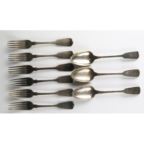 577 - A set of six Victorian silver Fiddle pattern dessert forks, maker William Eaton, London, 1844, crest... 