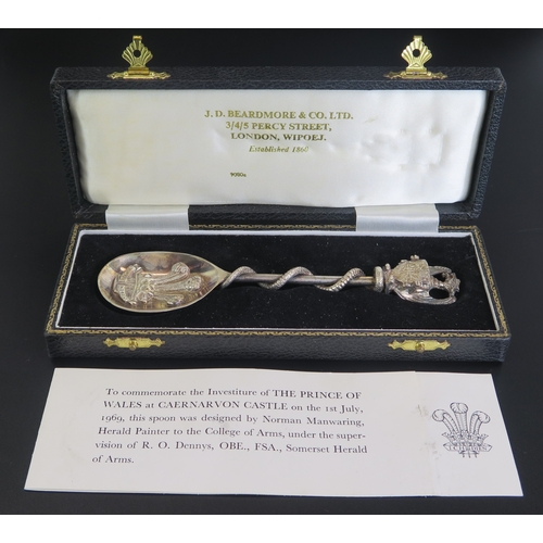 633 - An Elizabeth II silver commemorative spoon, maker J D Beardmore & Co Ltd, London, 1969, for the Inve... 